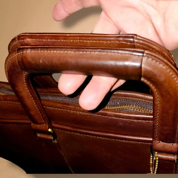 Coach Embassy Vintage Briefcase#5282. - Picture 10 of 17